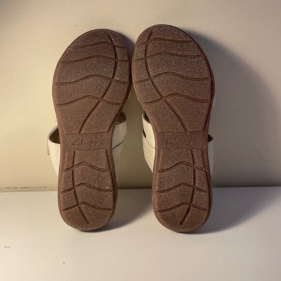Clarks Collection taupe leather with velcro closures sandals, New - Picture 5 of 5
